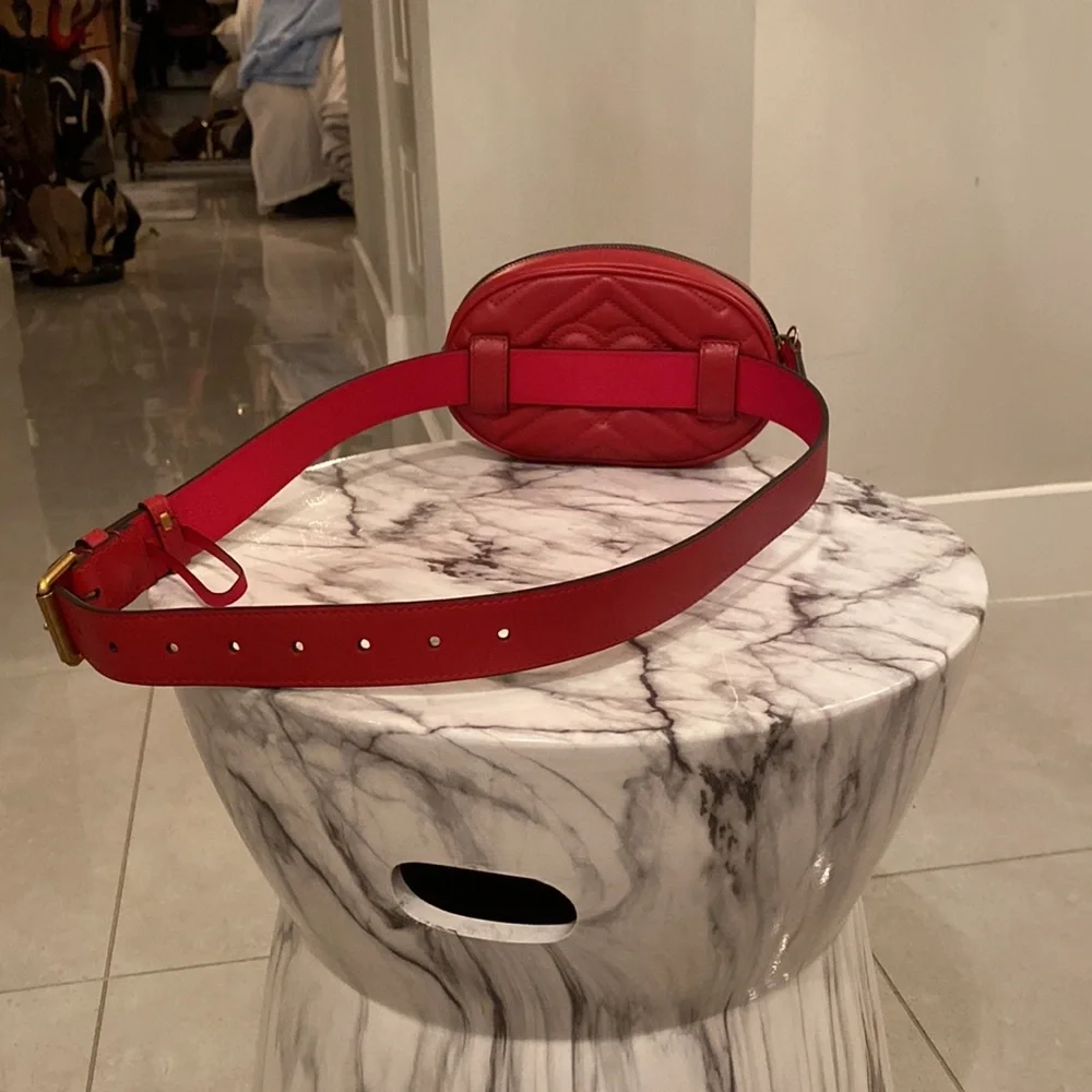 Red Gucci GG Marmont Matelasse leather belt bag - Picture 2 of 7
